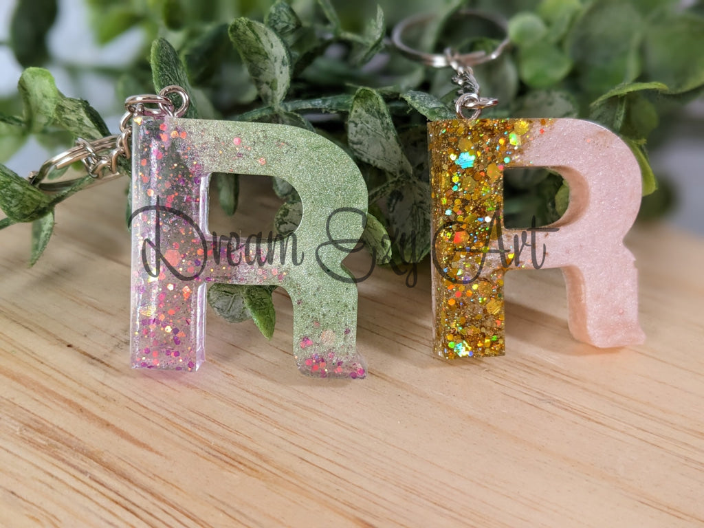 Letter Keychains R / No